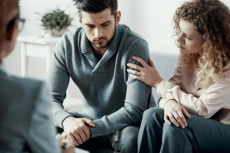 A couple on a couch in conflict because of experiences of bipolar disorder relationship patterns