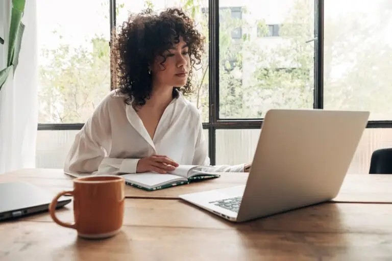 A woman on a video call with her online therapist to learn how to outsmart a manipulator